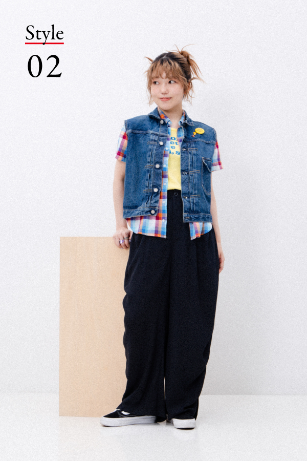 〈BEAMS BOY〉のアイテムと古着をミックス。そこにあえてキレイめなパンツを合わせることで、品のあるカジュアルスタイルが楽しめます。こなれたムードが漂う、今の気分にピッタリなコーディネートです。
スタッフ モコ / 身長:161cm