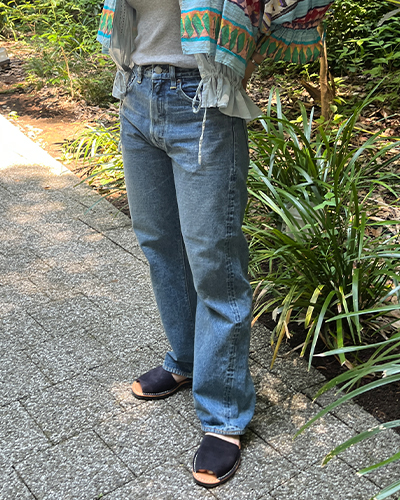 トップスのレイヤードで奥行きを出しつつ、首元を大胆に開けて抜け感アップ! by staff 長岡(149cm)