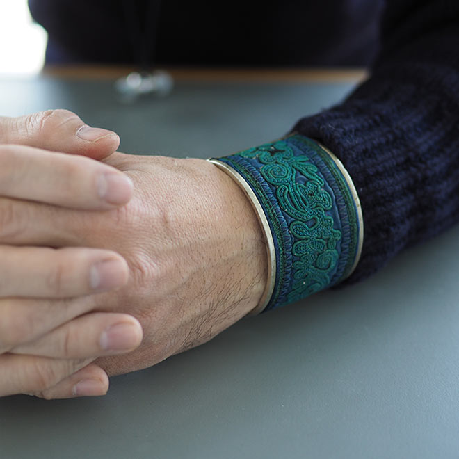 中国貴州省ミャオ族（苗族）より、手仕事のぬくもりを感じる一品 | B印