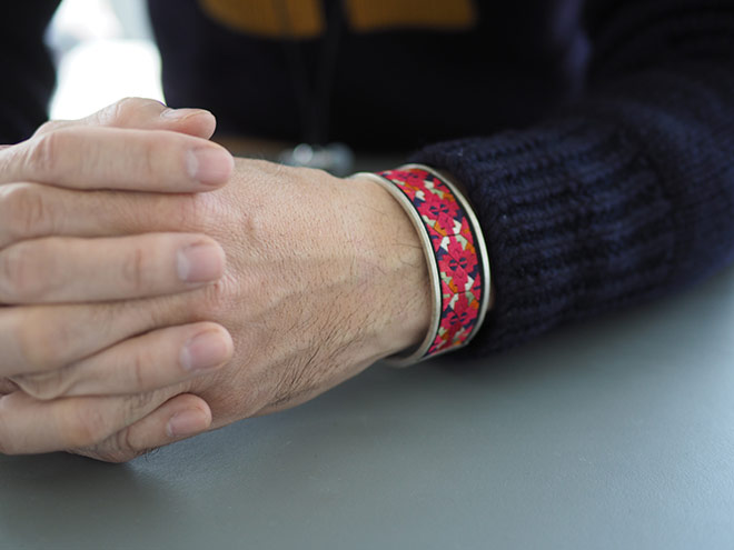 中国貴州省ミャオ族(苗族）の古刺繍を用いたシルバーバングル | B印