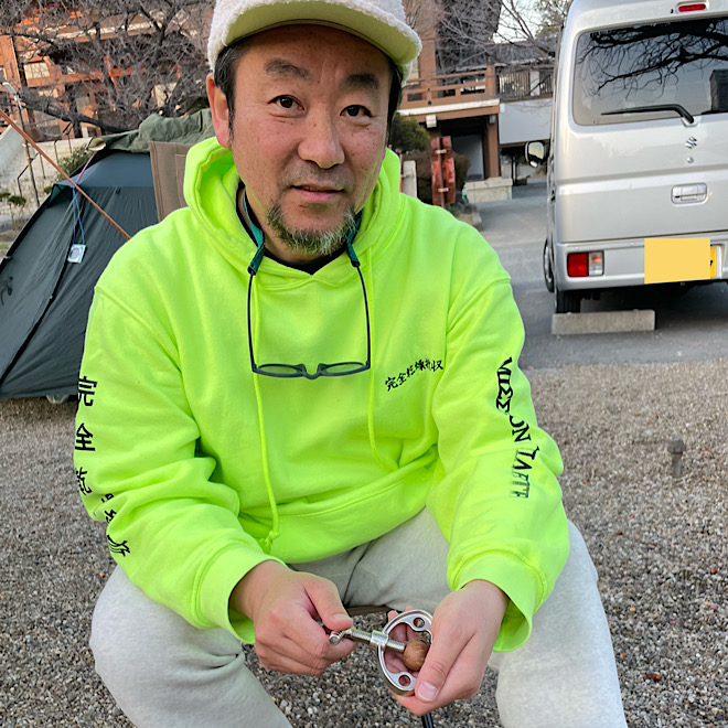 殻付きマカダミアナッツキャンプで味わう割りたての贅沢 | B印MARKET