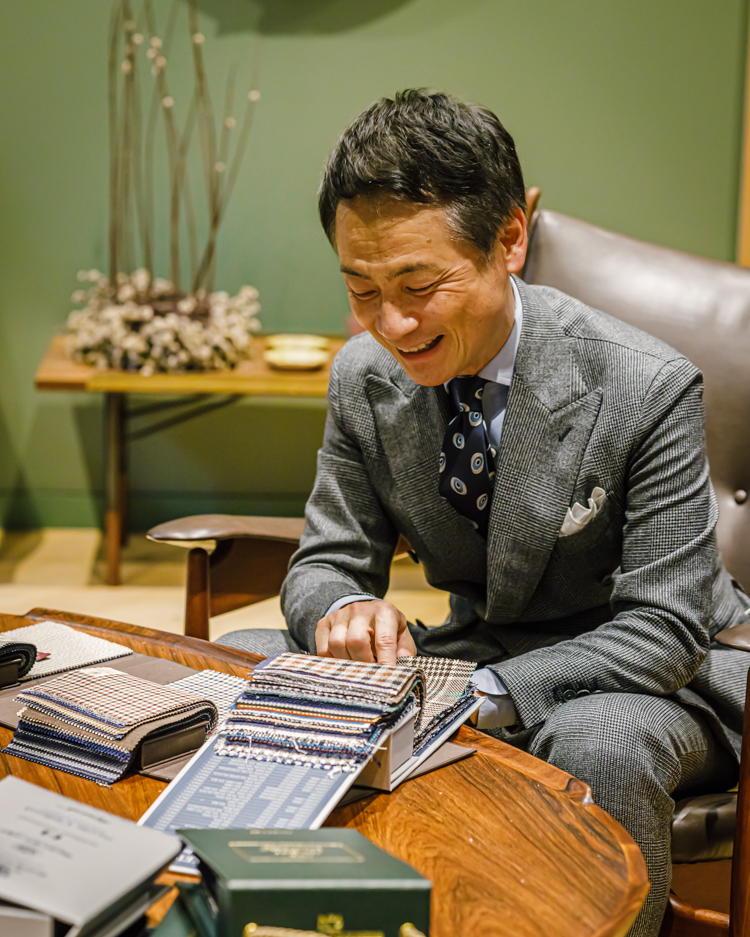 セブンイレブン 冬ギフト 2024 NAKAMURA's RECOMMEND〜 クリエイティブ ディレクター中村達也が スーツ